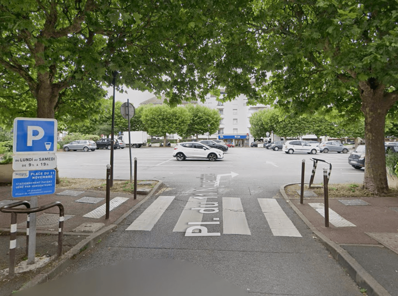 parking place du 11 novembre a Bretigny